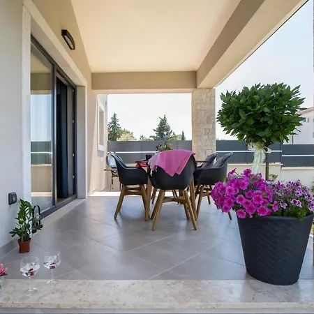 Villa Family Mare For Max 8 Person With Jacuzzi Porec Countryside *