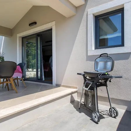 Villa Family Mare For Max 8 Person With Jacuzzi Porec Countryside