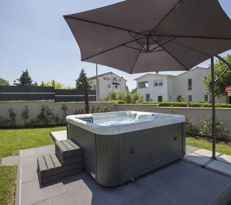 Villa Family Mare For Max 8 Person With Jacuzzi Porec Countryside *